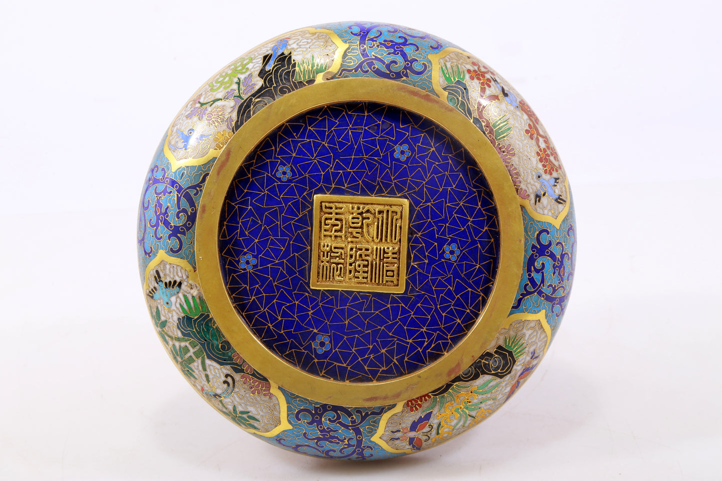 An exquisite cloisonne 'auspicious clouds and dragon' pattern box