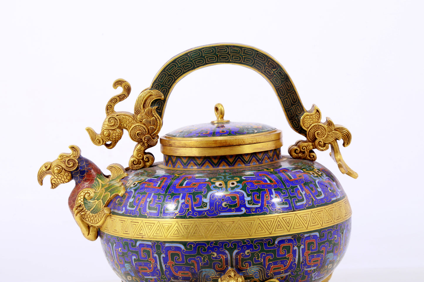 An exquisite cloisonné dragon-patterned tripod ewer