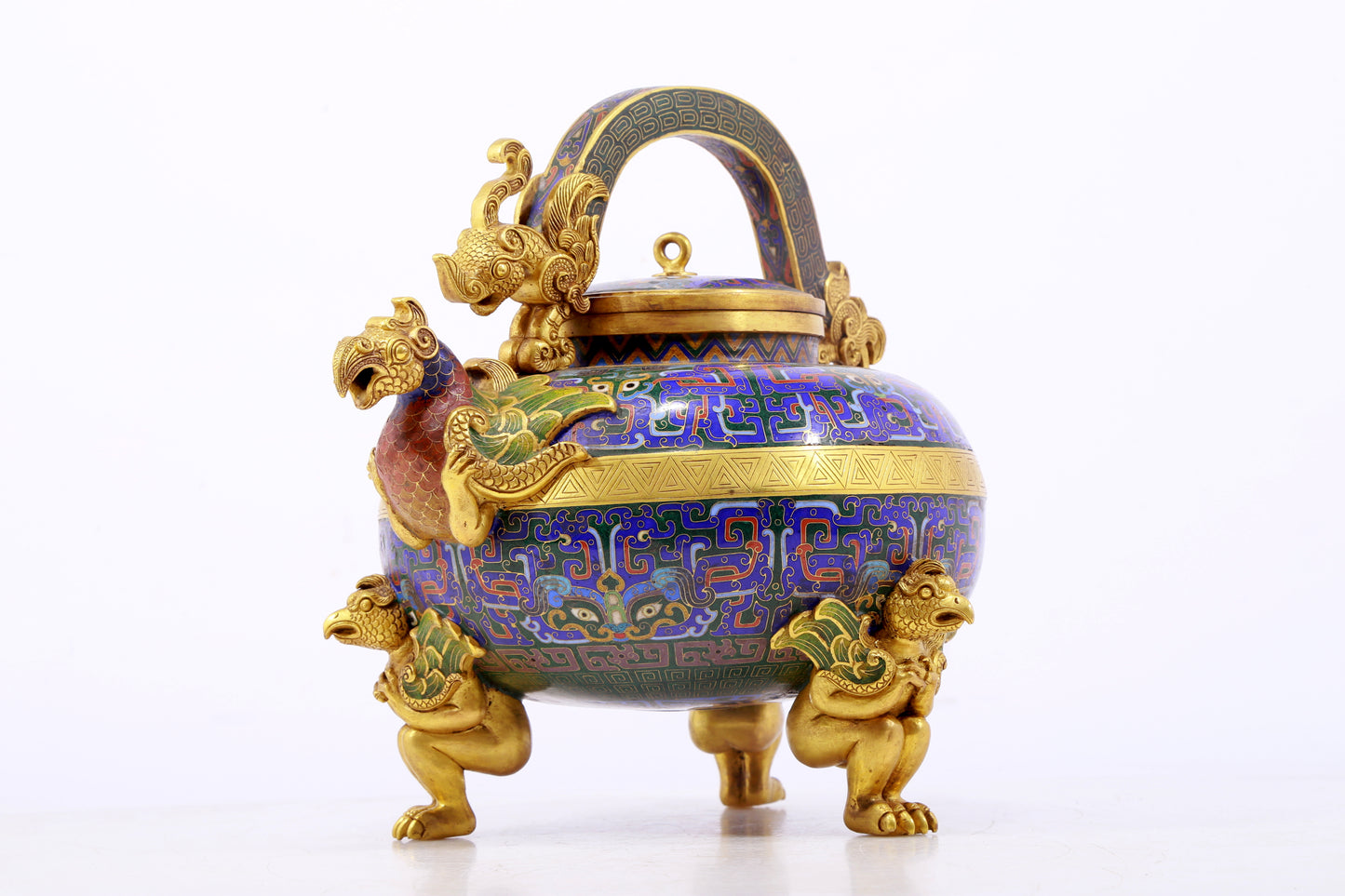 An exquisite cloisonné dragon-patterned tripod ewer