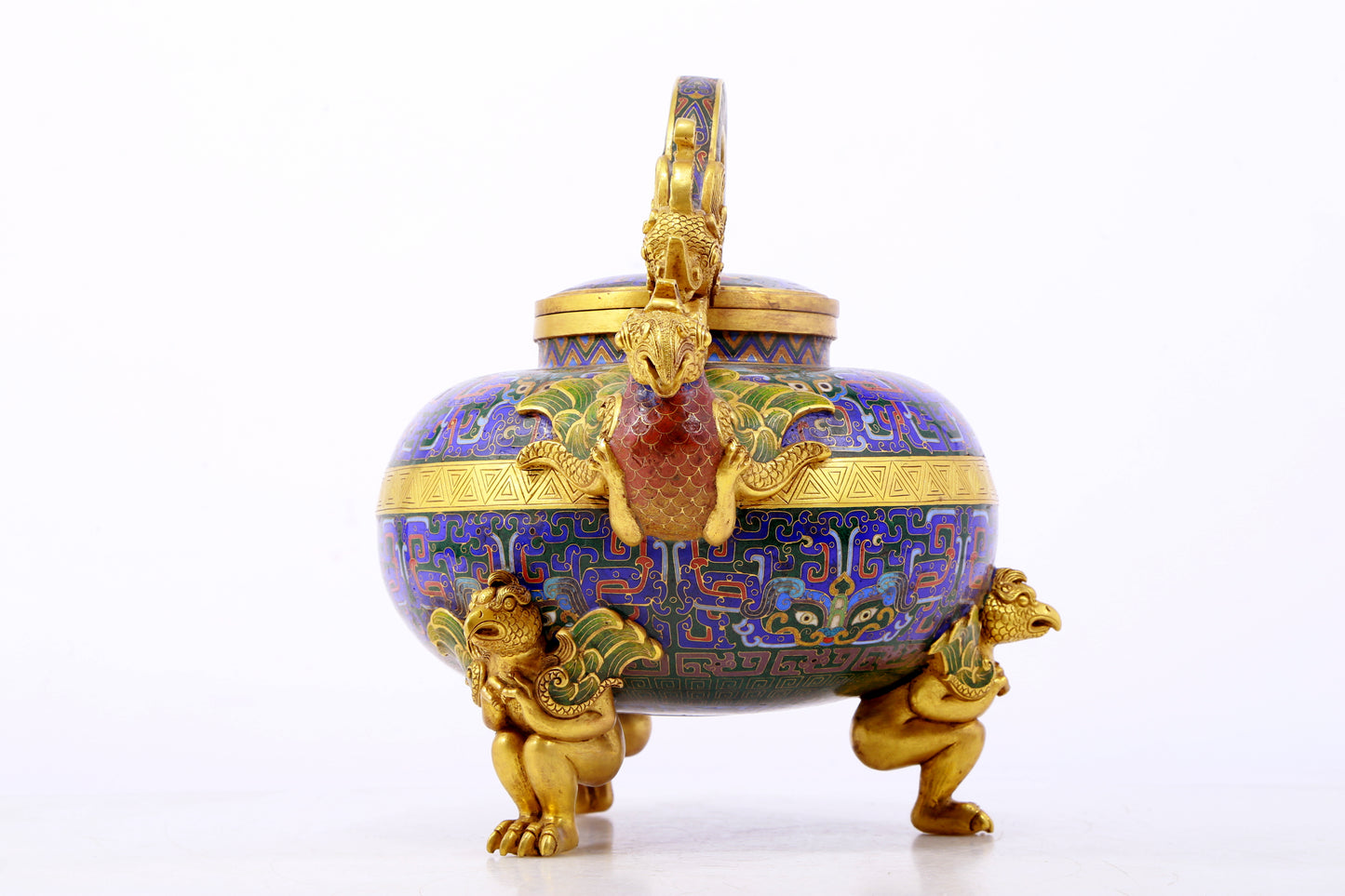 An exquisite cloisonné dragon-patterned tripod ewer