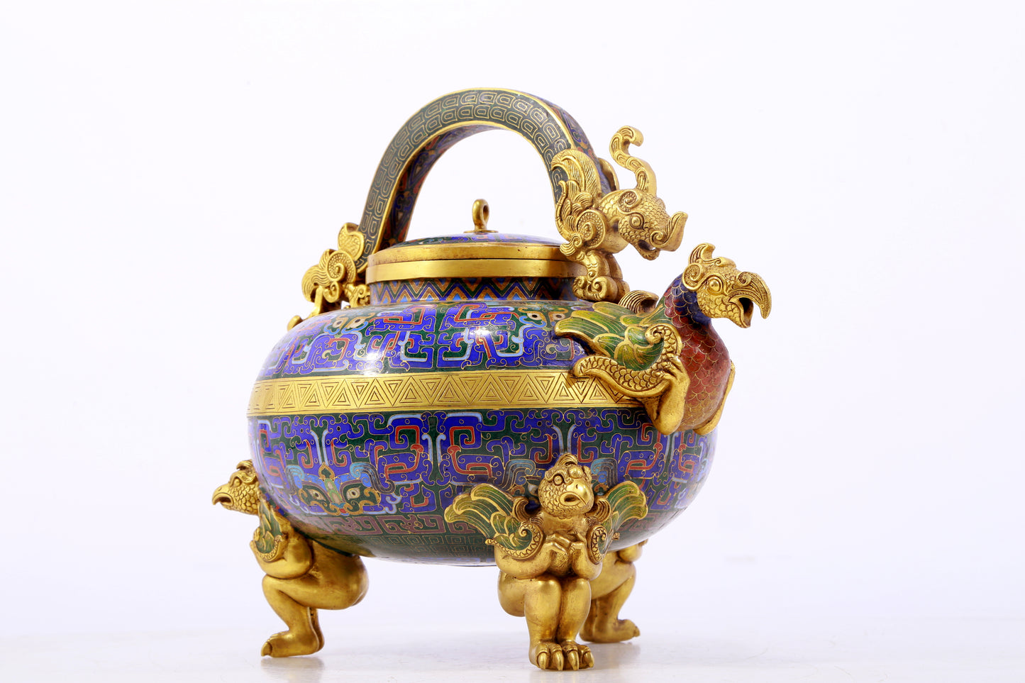 An exquisite cloisonné dragon-patterned tripod ewer