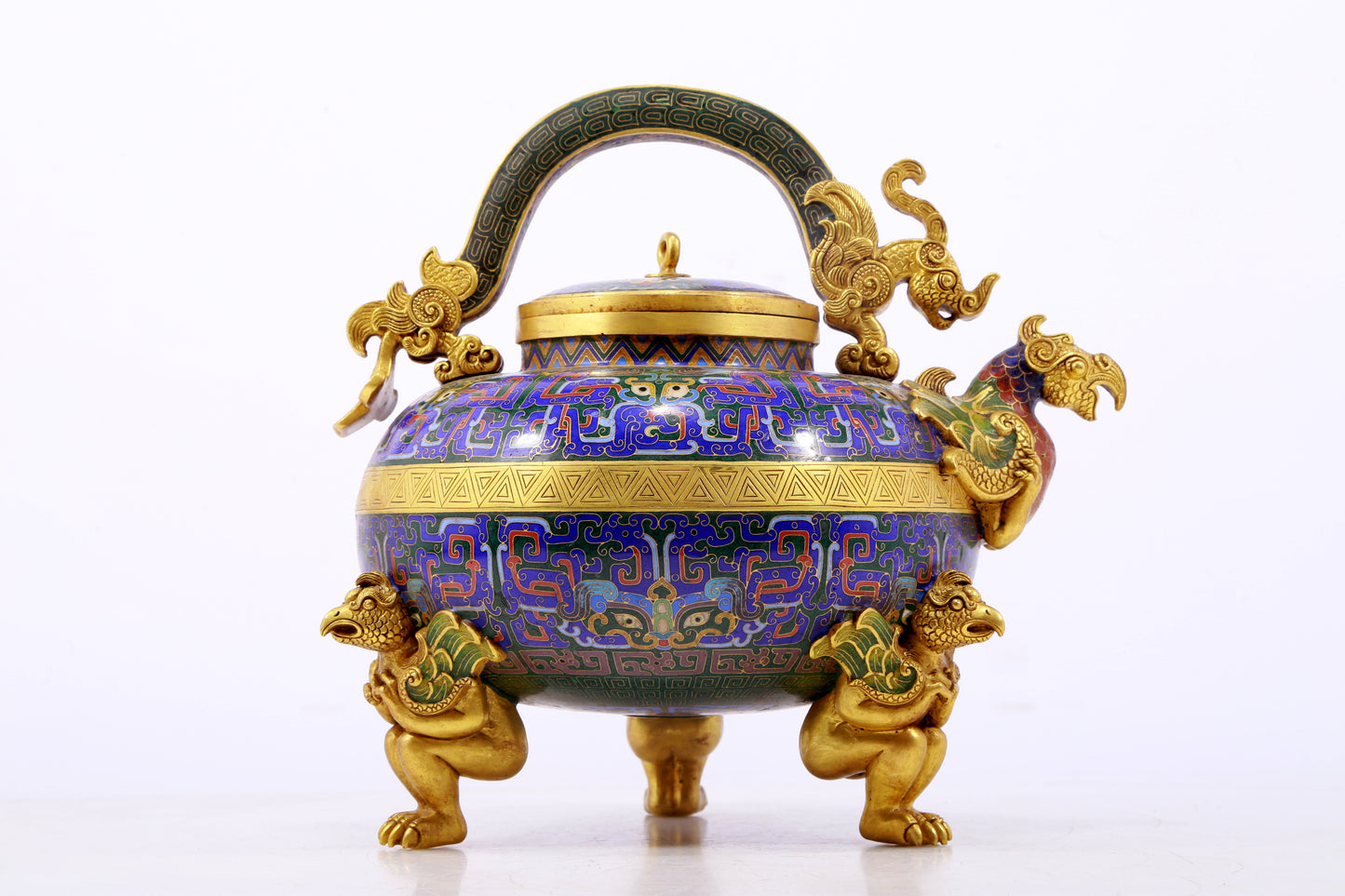 An exquisite cloisonné dragon-patterned tripod ewer