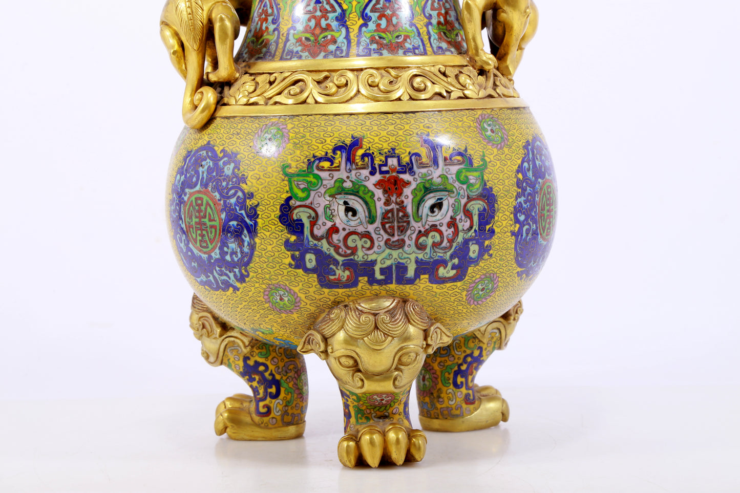 A perfect cloisonné animal face pattern tripod bottle with lid