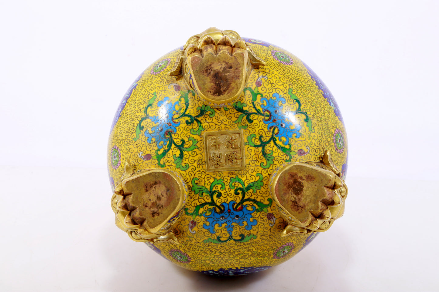 A perfect cloisonné animal face pattern tripod bottle with lid