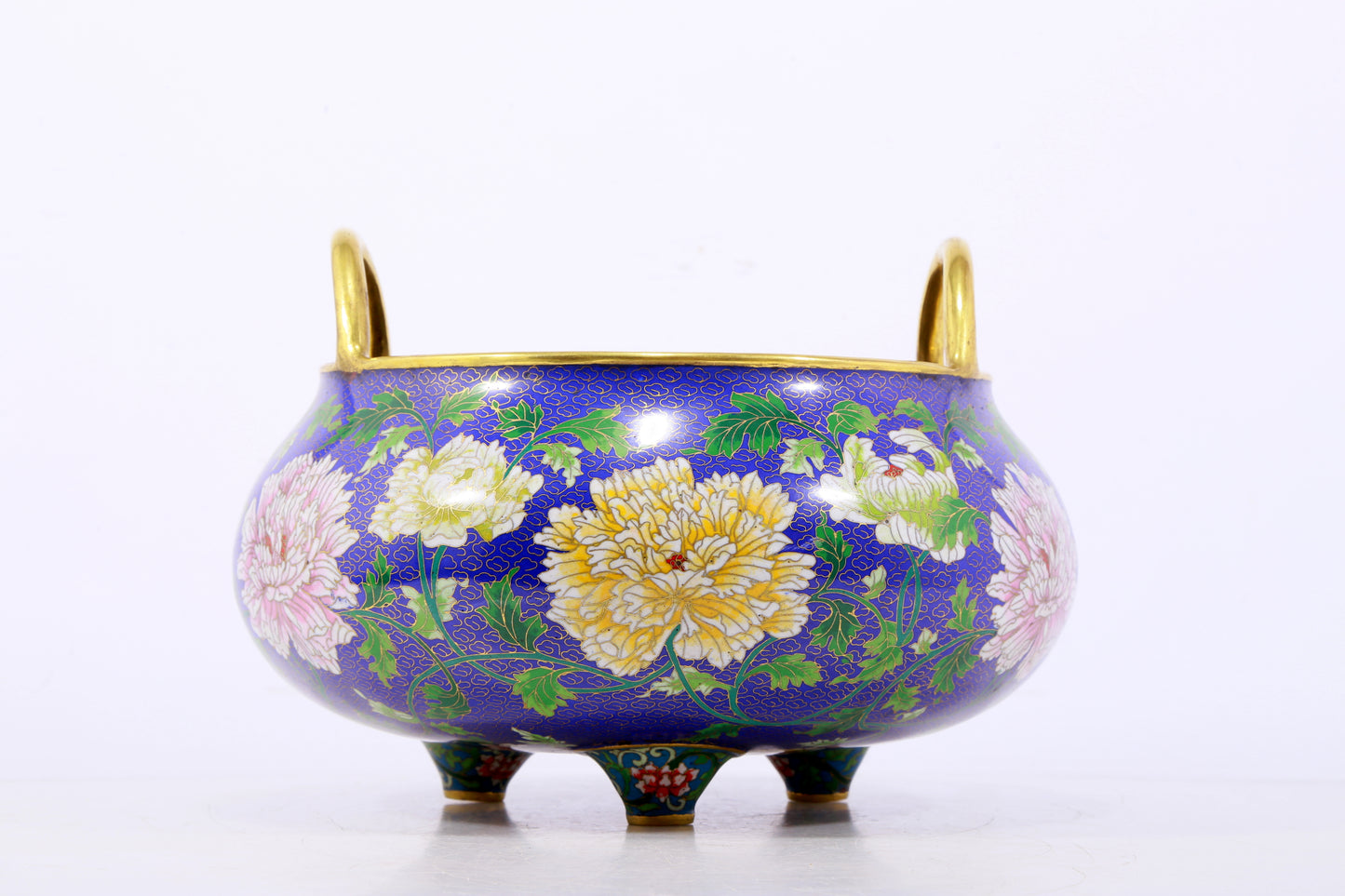 A perfect cloisonné floral pattern amphorae with three legs