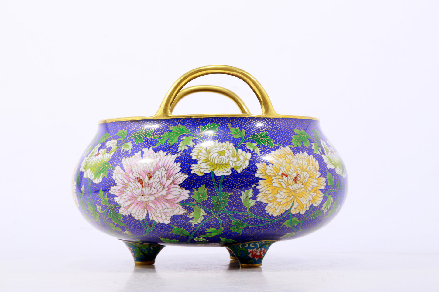 A perfect cloisonné floral pattern amphorae with three legs