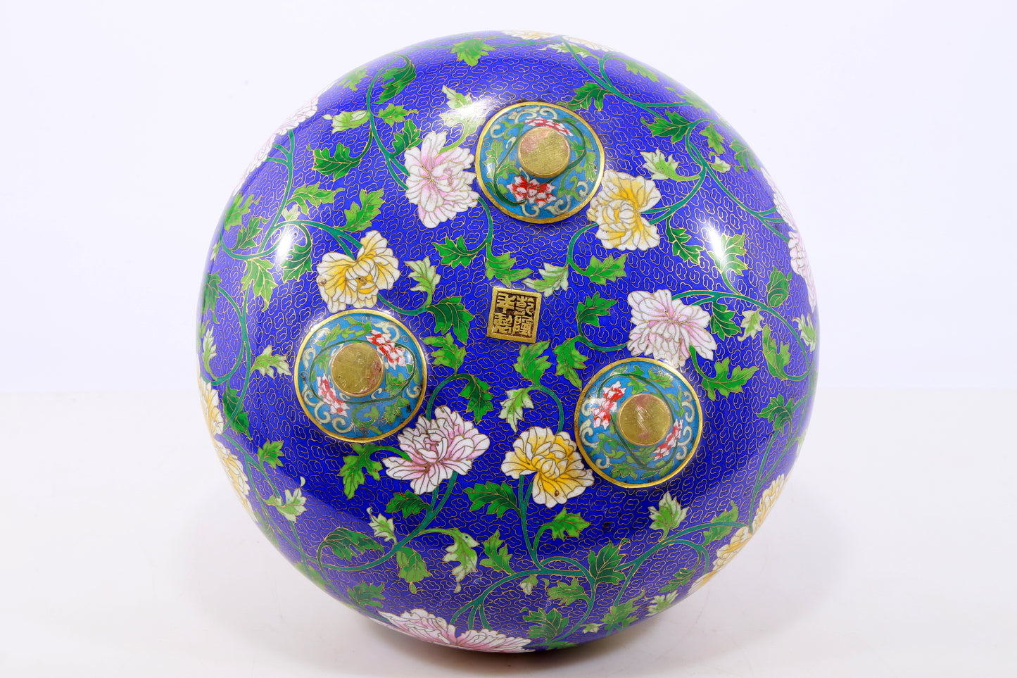 A perfect cloisonné floral pattern amphorae with three legs