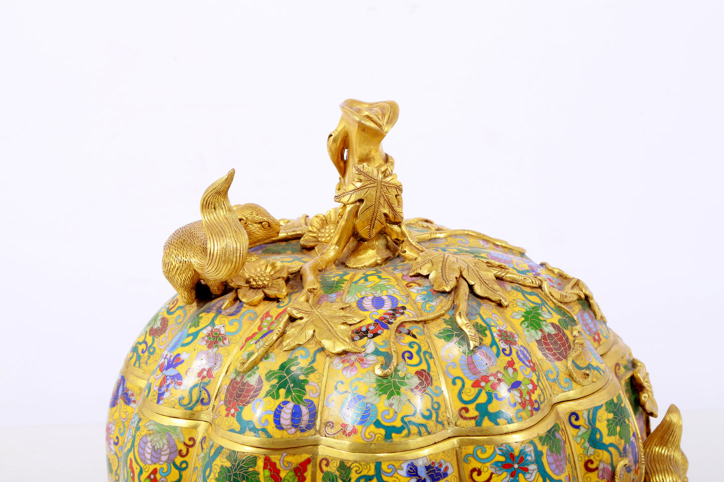 An exquisite cloisonné 'squirrel and grape' pattern box