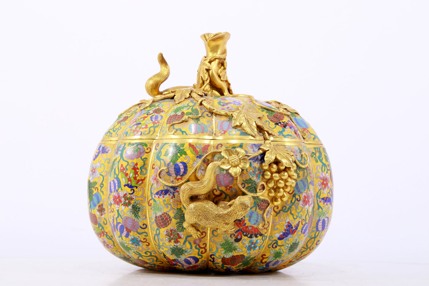 An exquisite cloisonné 'squirrel and grape' pattern box