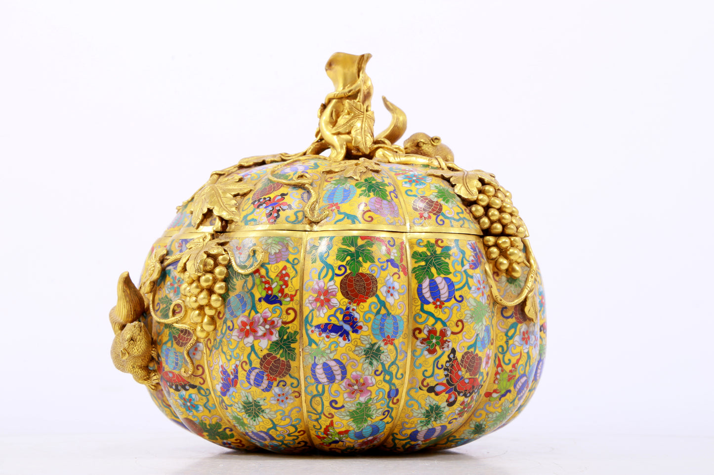 An exquisite cloisonné 'squirrel and grape' pattern box