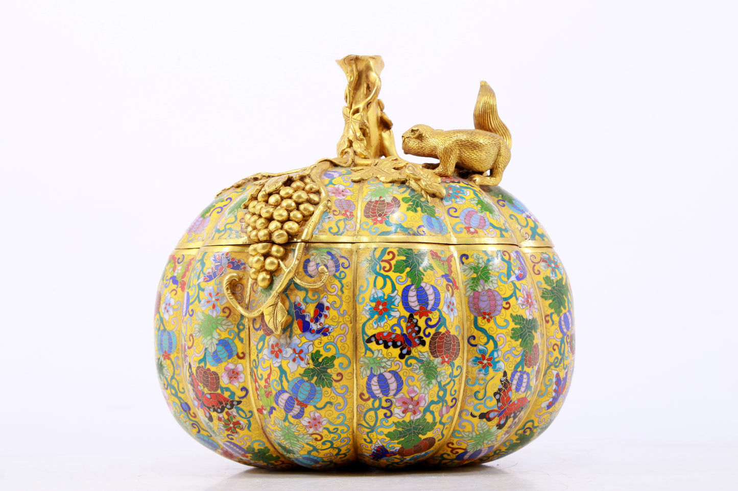 An exquisite cloisonné 'squirrel and grape' pattern box