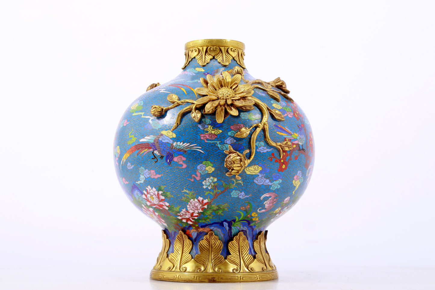 An exquisite cloisonné vase with flower and bird patterns