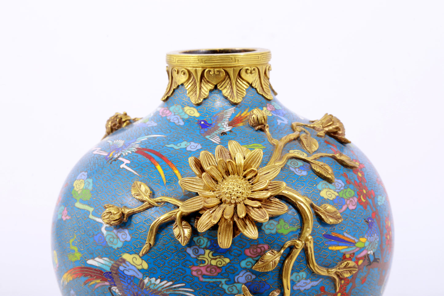 An exquisite cloisonné vase with flower and bird patterns