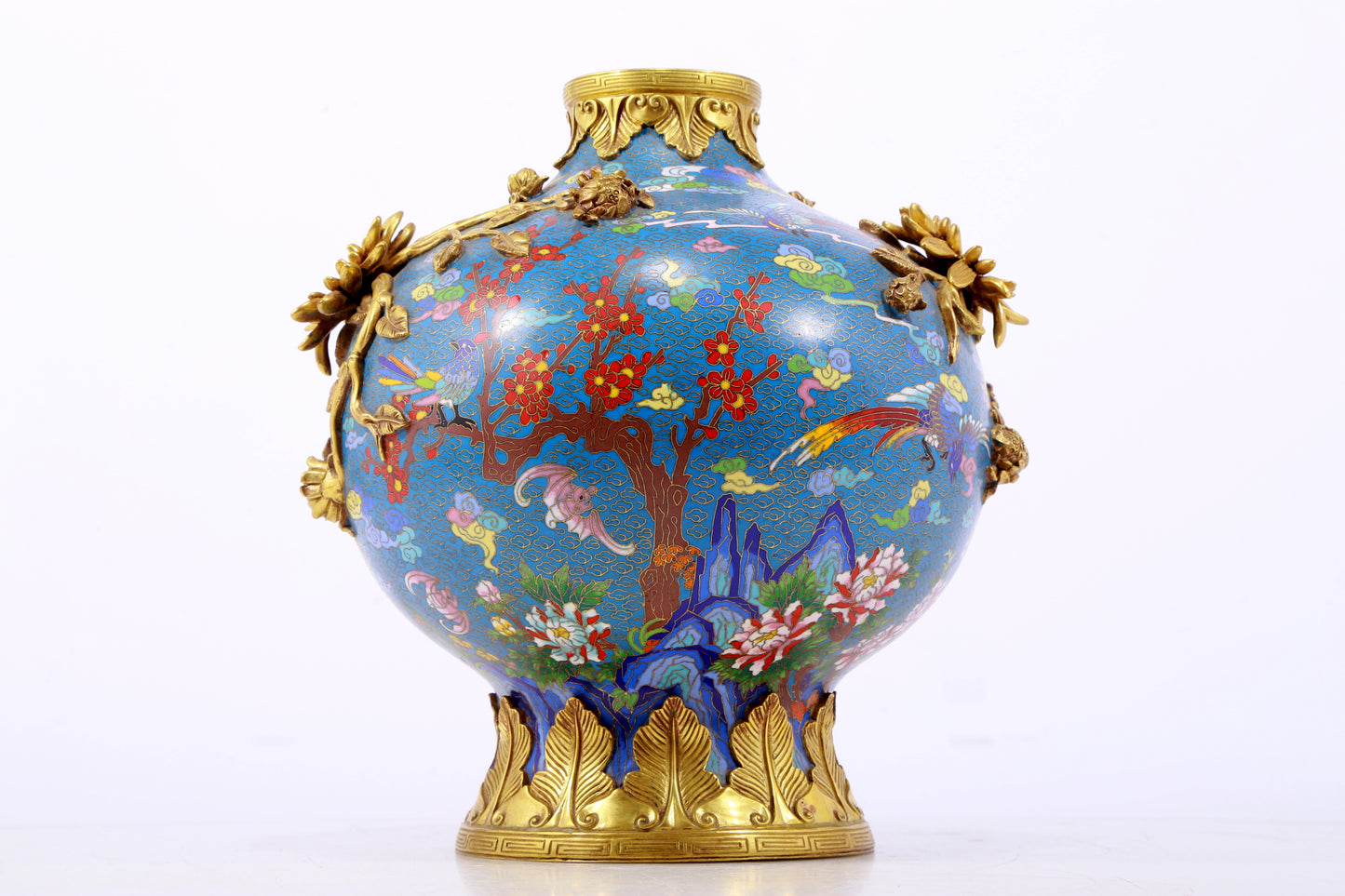 An exquisite cloisonné vase with flower and bird patterns