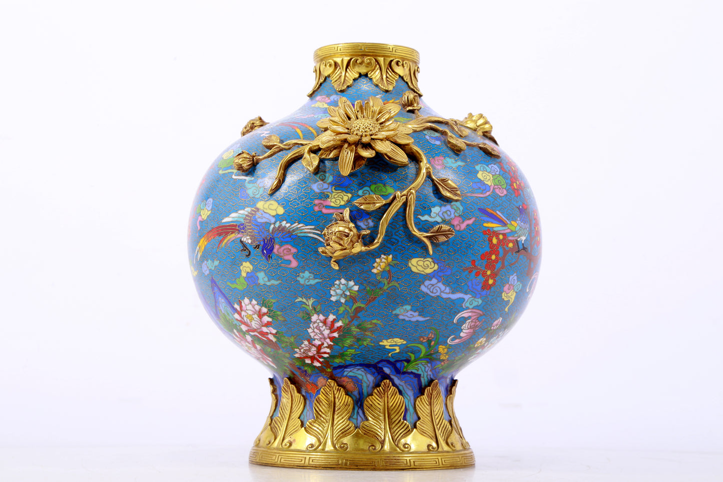 An exquisite cloisonné vase with flower and bird patterns