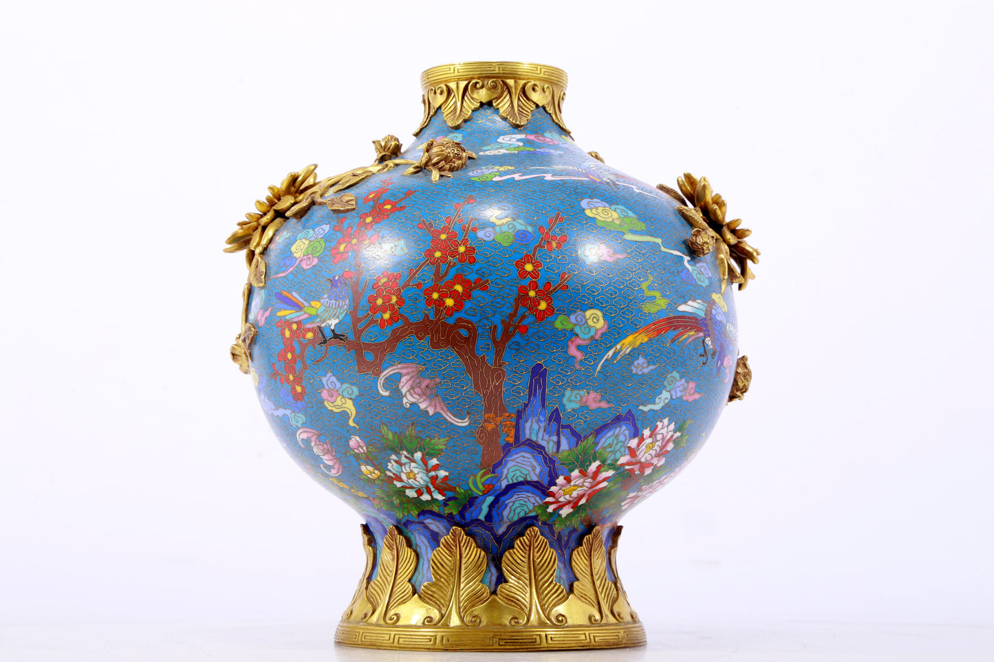 An exquisite cloisonné vase with flower and bird patterns