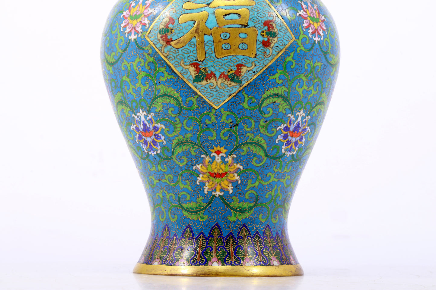 An exquisite cloisonne vase with lotus pattern and lid