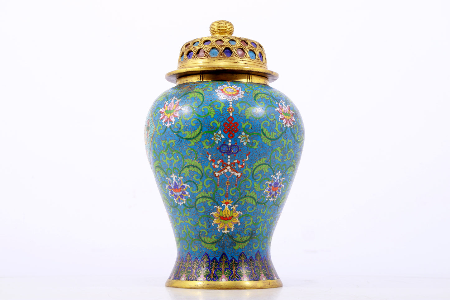 An exquisite cloisonne vase with lotus pattern and lid