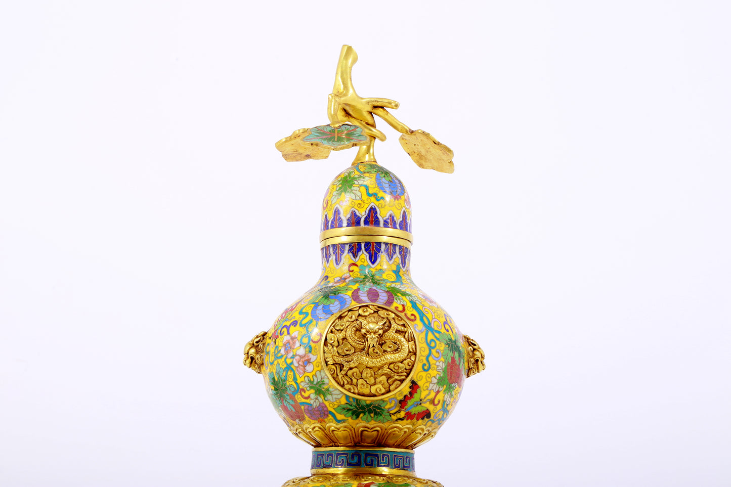 An exquisite cloisonné dragon-patterned gourd-shaped bottle with lid