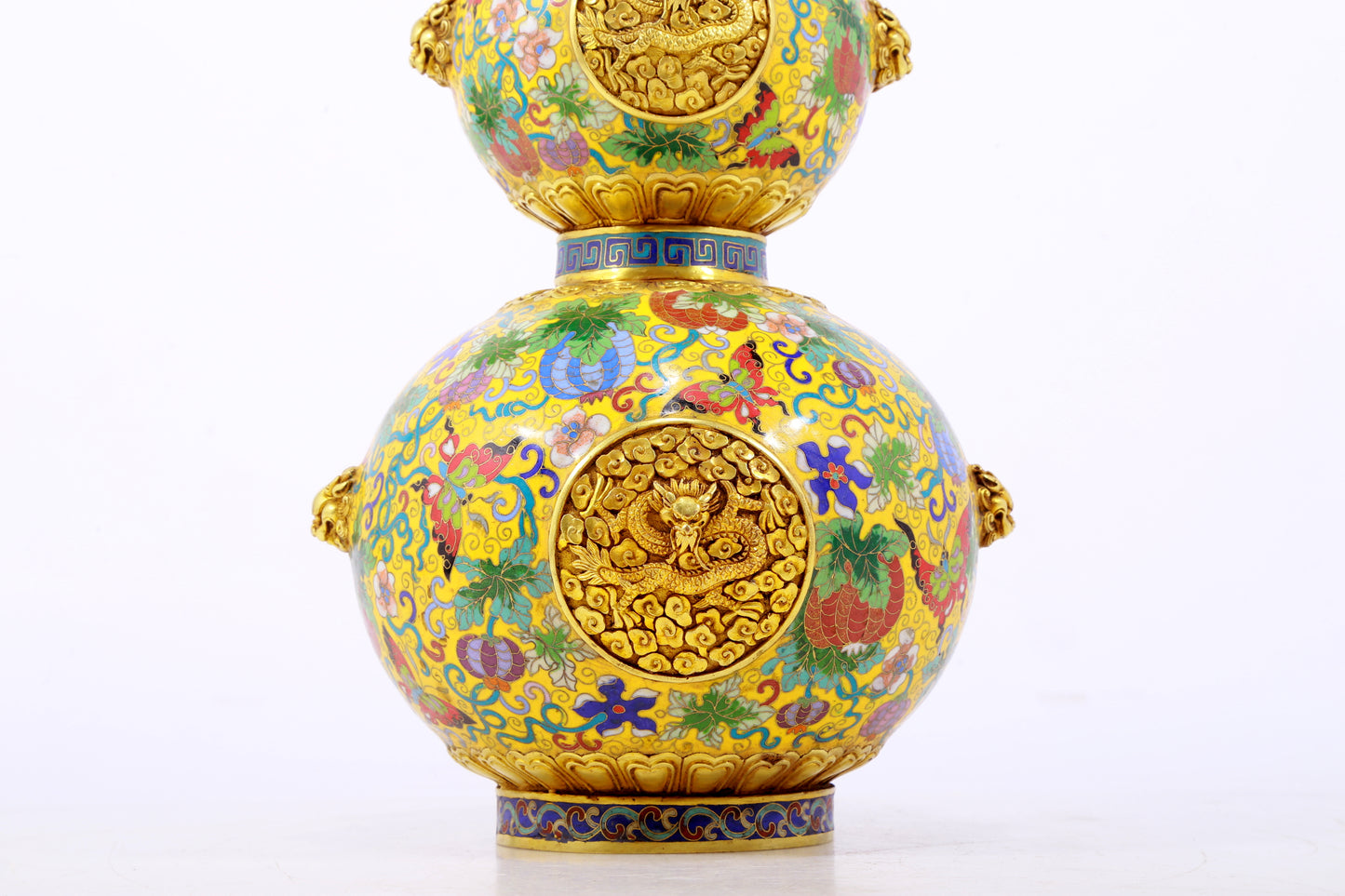 An exquisite cloisonné dragon-patterned gourd-shaped bottle with lid