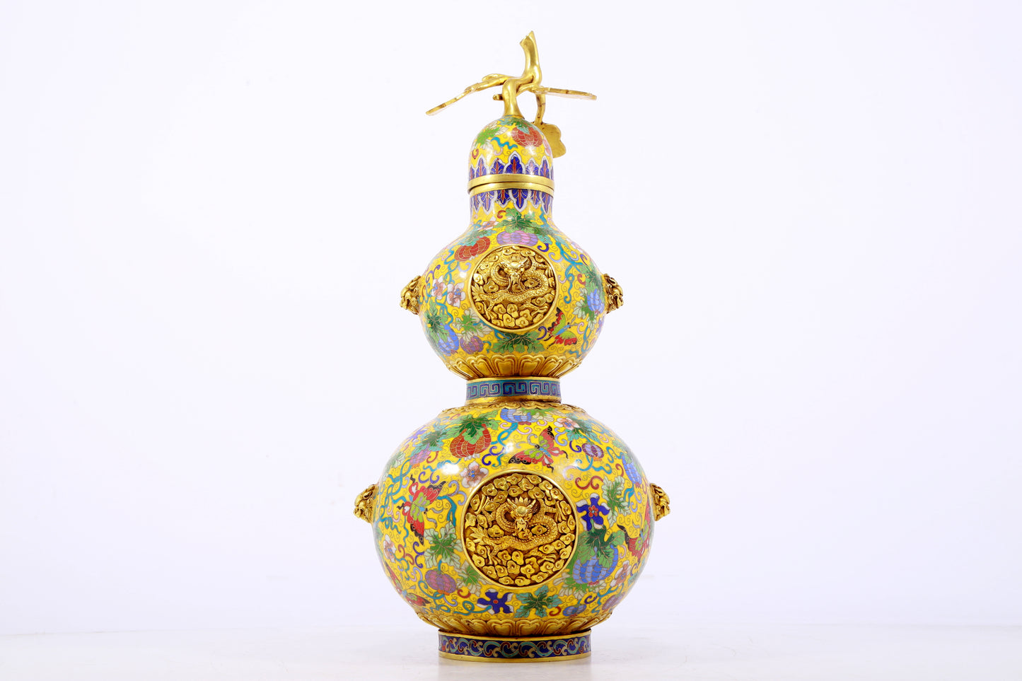 An exquisite cloisonné dragon-patterned gourd-shaped bottle with lid