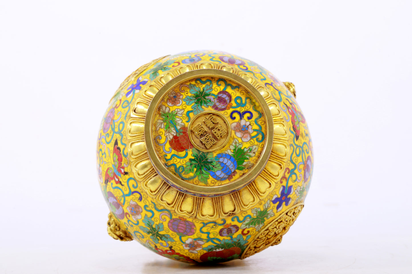 An exquisite cloisonné dragon-patterned gourd-shaped bottle with lid