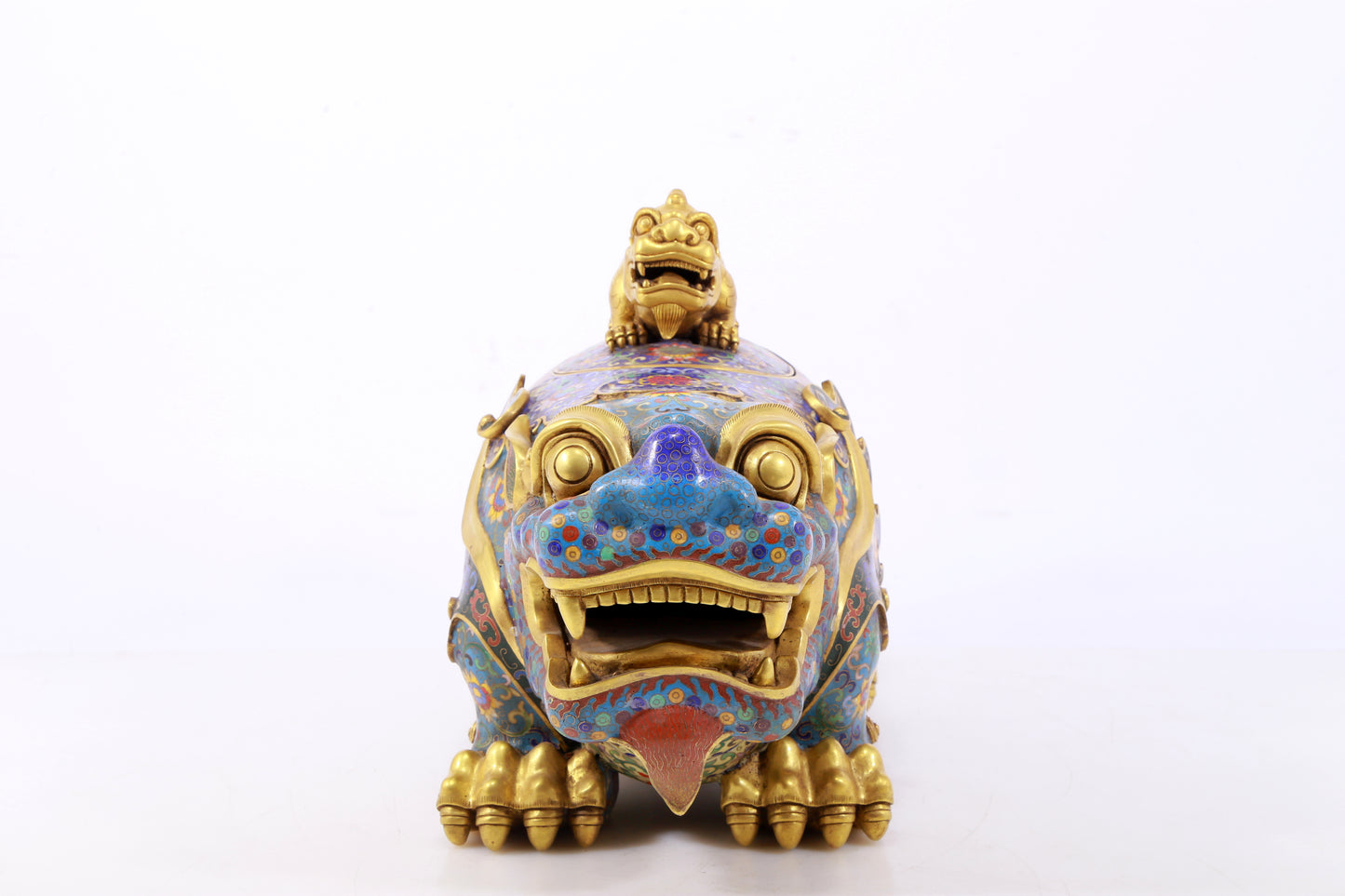 An exquisite cloisonné beast-shaped box