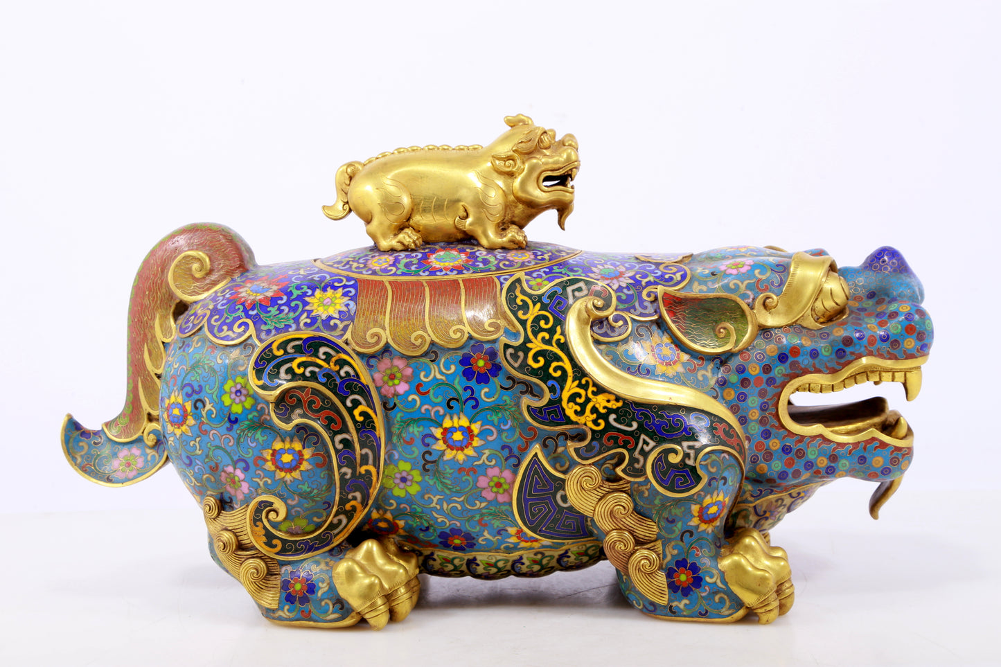 An exquisite cloisonné beast-shaped box