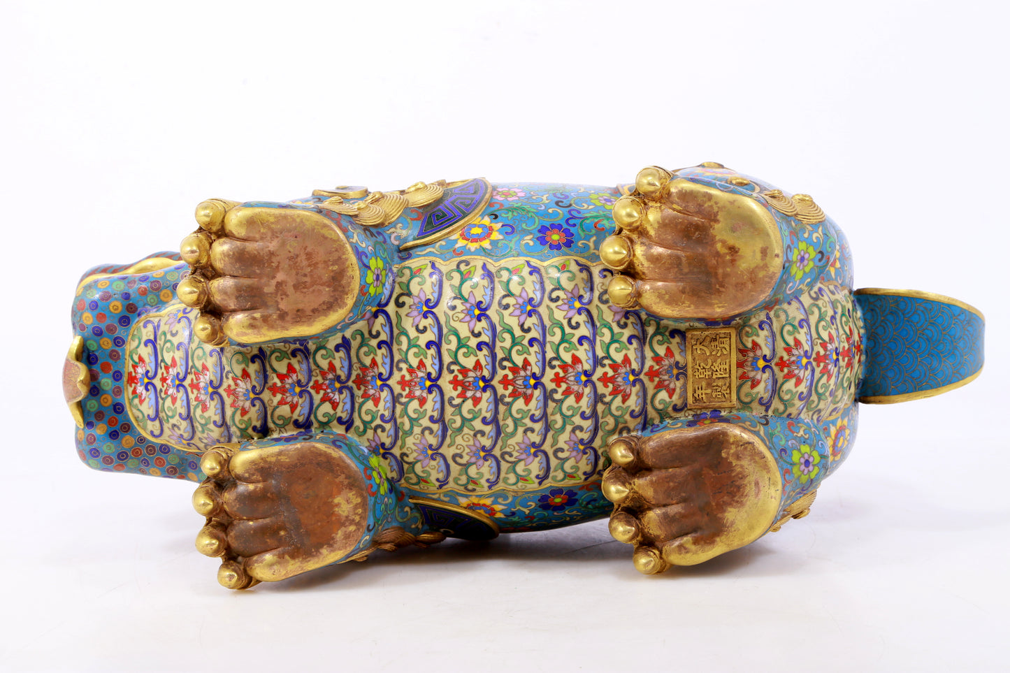 An exquisite cloisonné beast-shaped box