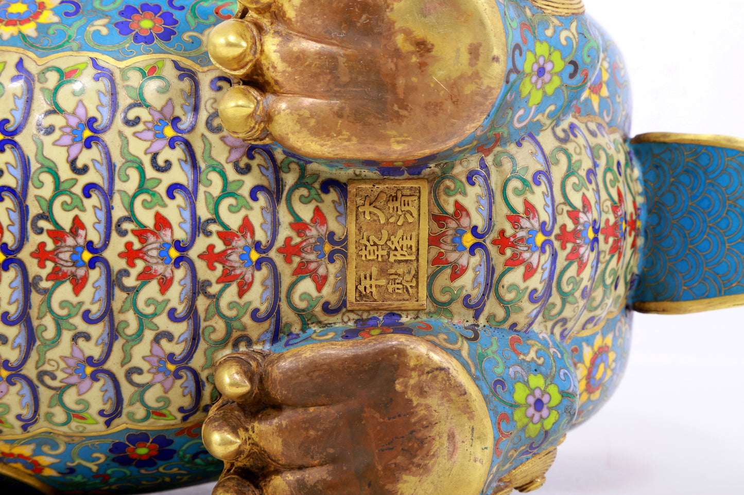 An exquisite cloisonné beast-shaped box