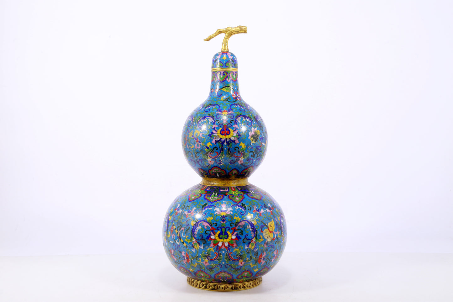 An exquisite cloisonné gourd-shaped vase with lotus pattern