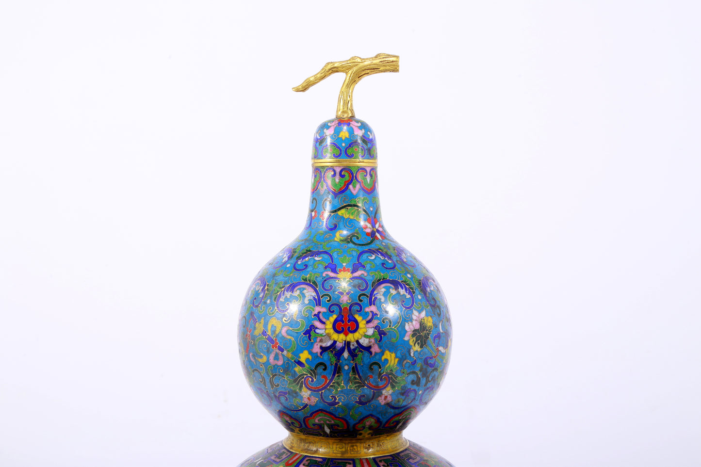 An exquisite cloisonné gourd-shaped vase with lotus pattern