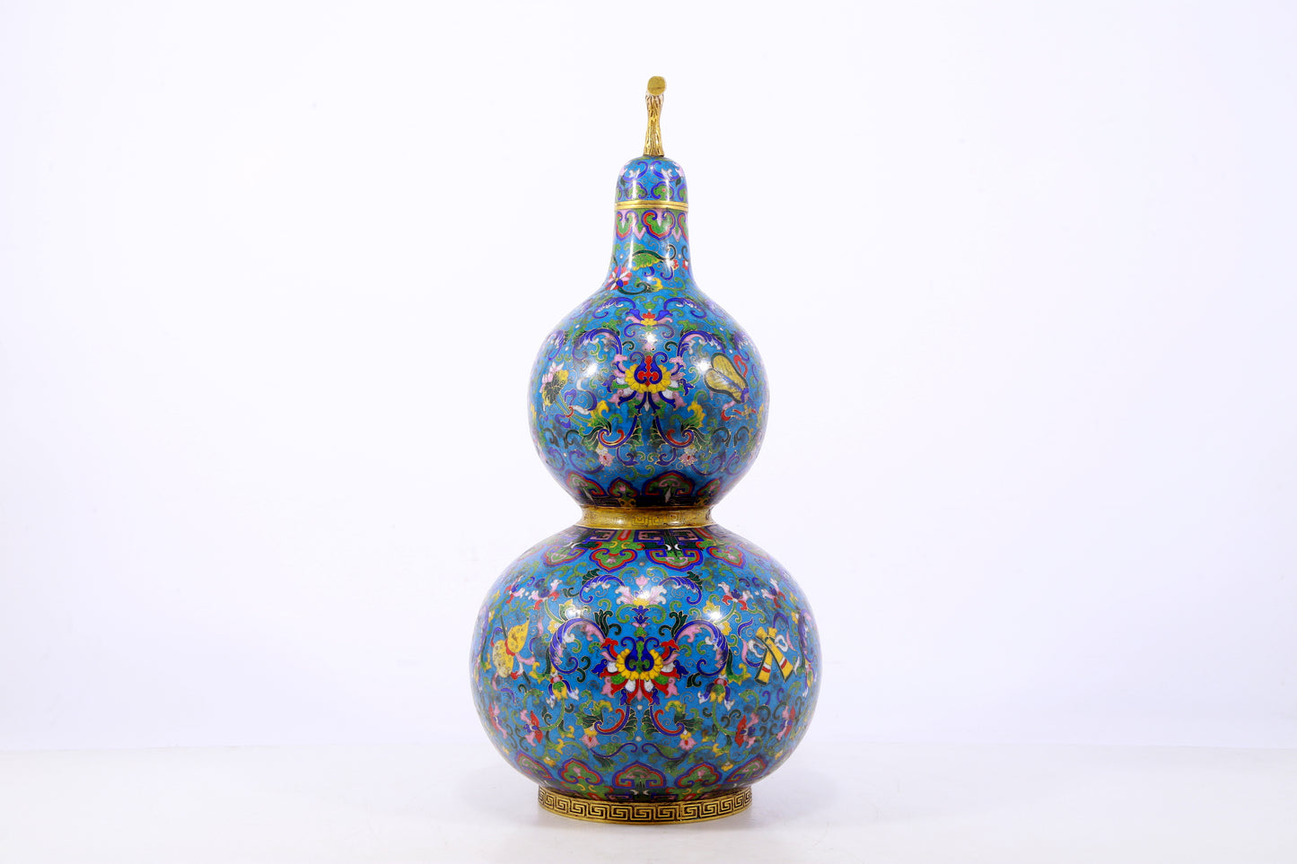 An exquisite cloisonné gourd-shaped vase with lotus pattern