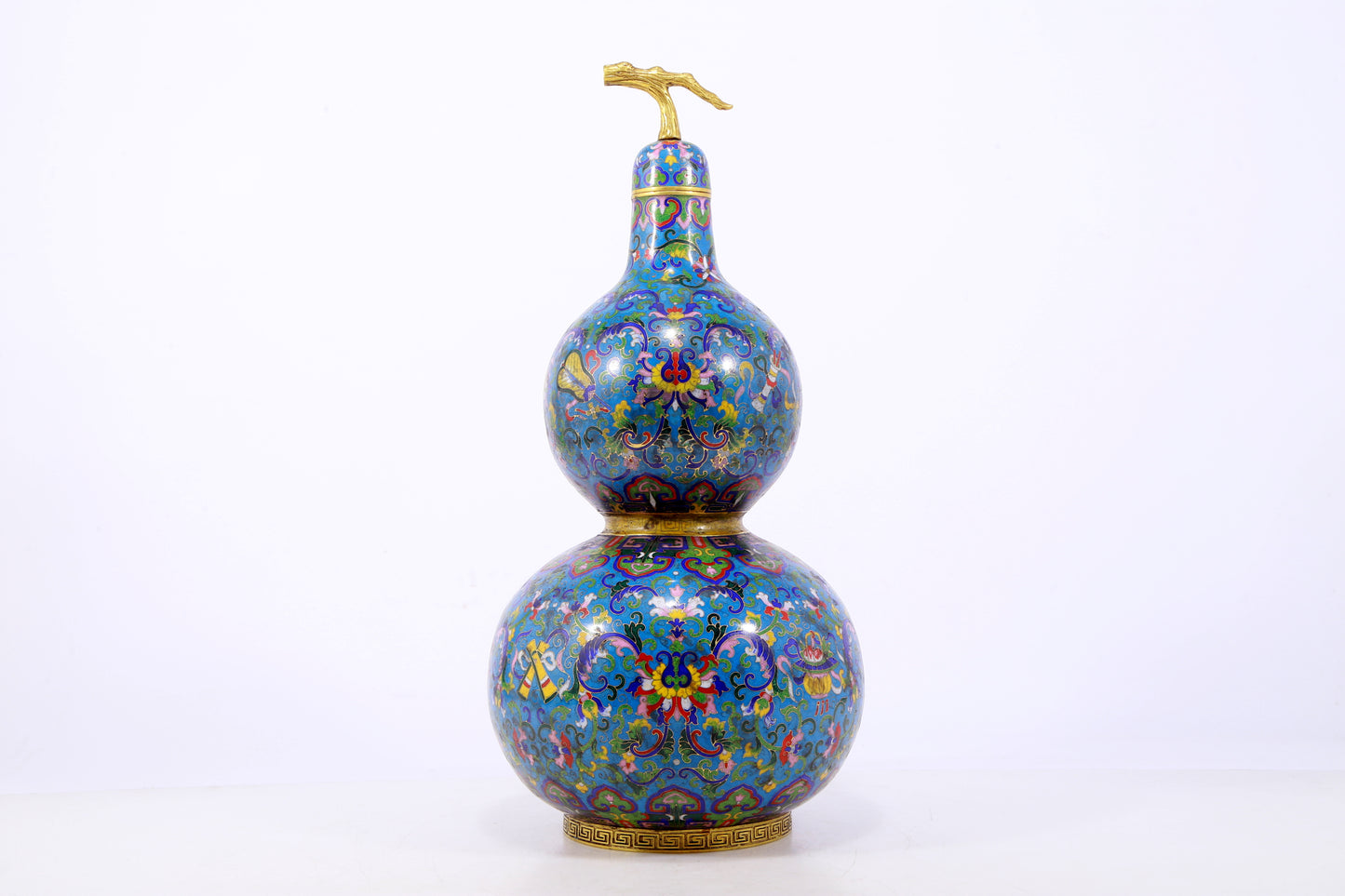 An exquisite cloisonné gourd-shaped vase with lotus pattern