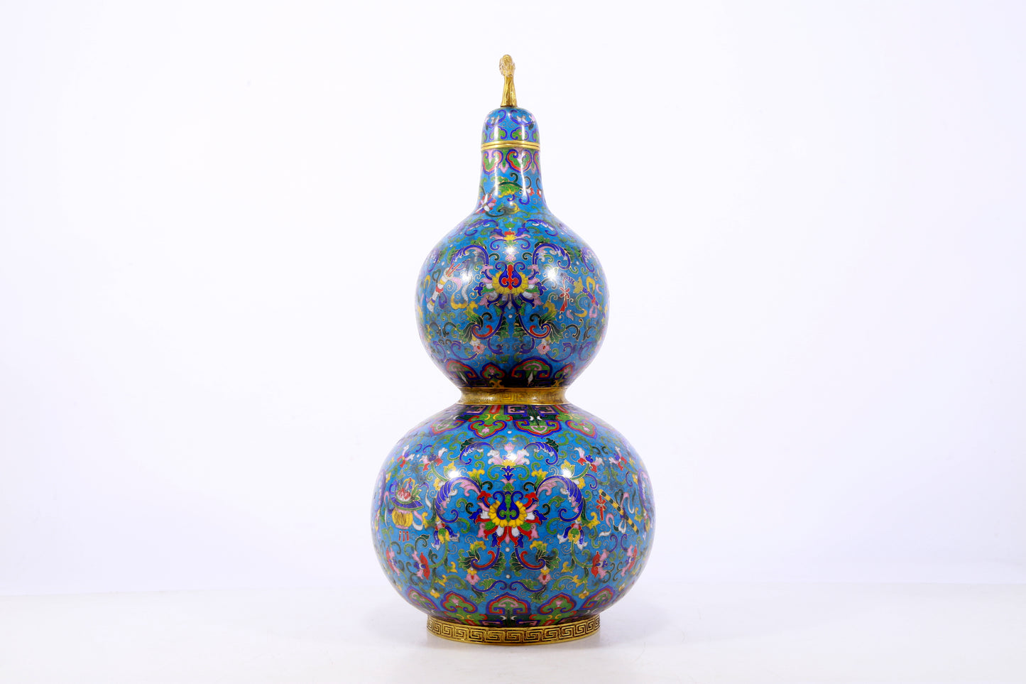 An exquisite cloisonné gourd-shaped vase with lotus pattern