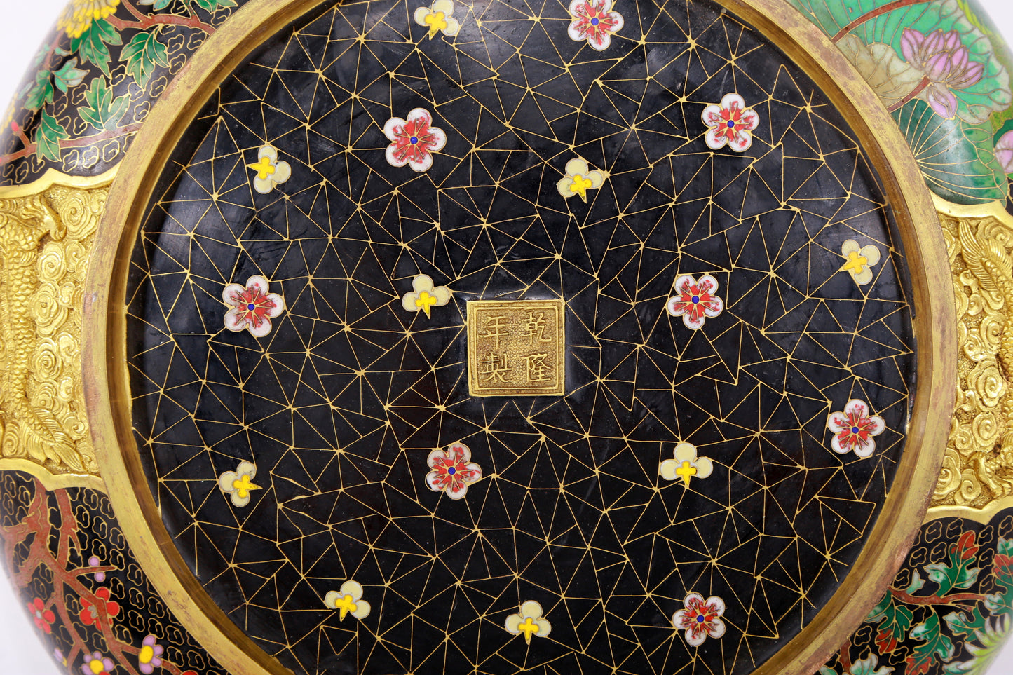 An exquisite cloisonne 'flower and dragon' pattern box