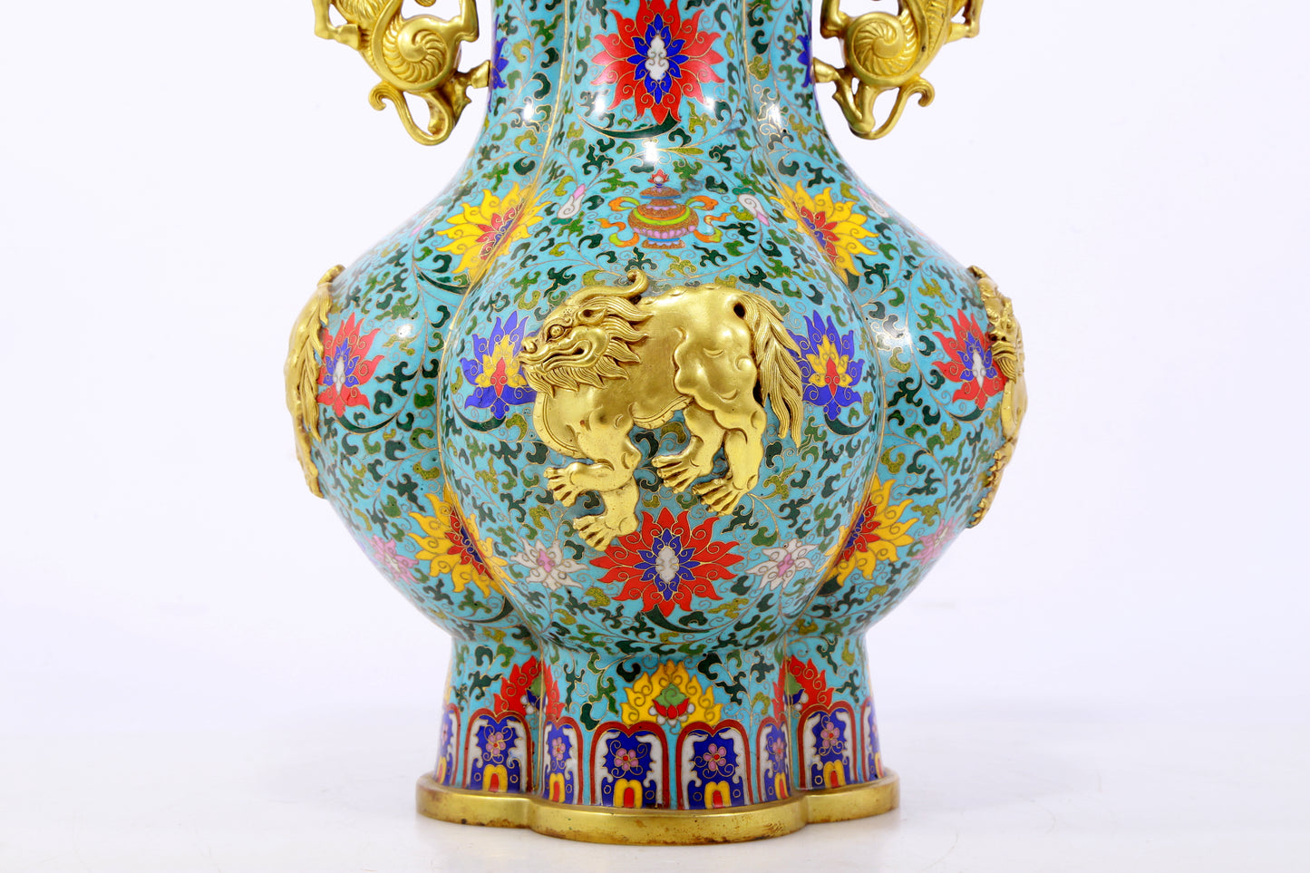 An exquisite cloisonné amphora with 'tangled lotus and auspicious beast' patterns