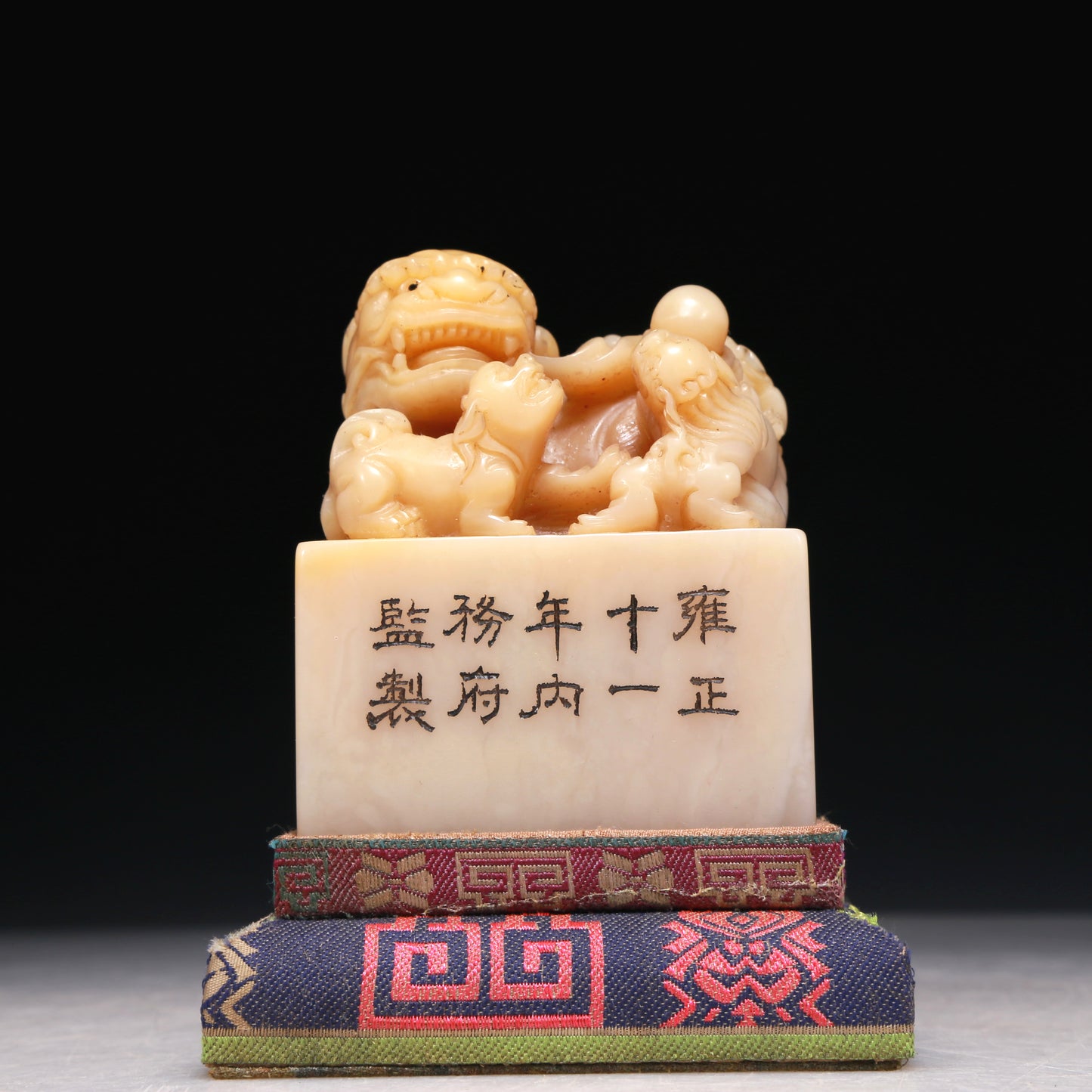 A Precious Soapstone 'Lion' Seal