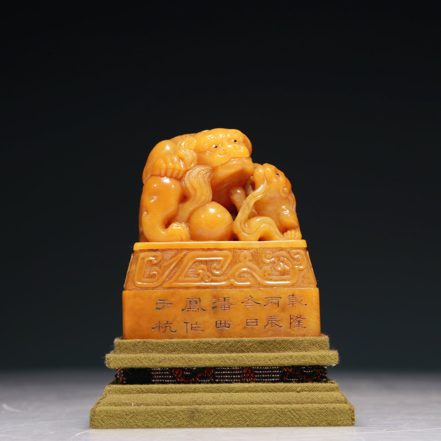 An Exquisite Tianhuang Stone 'Lion' Seal With A Zitanwood Box