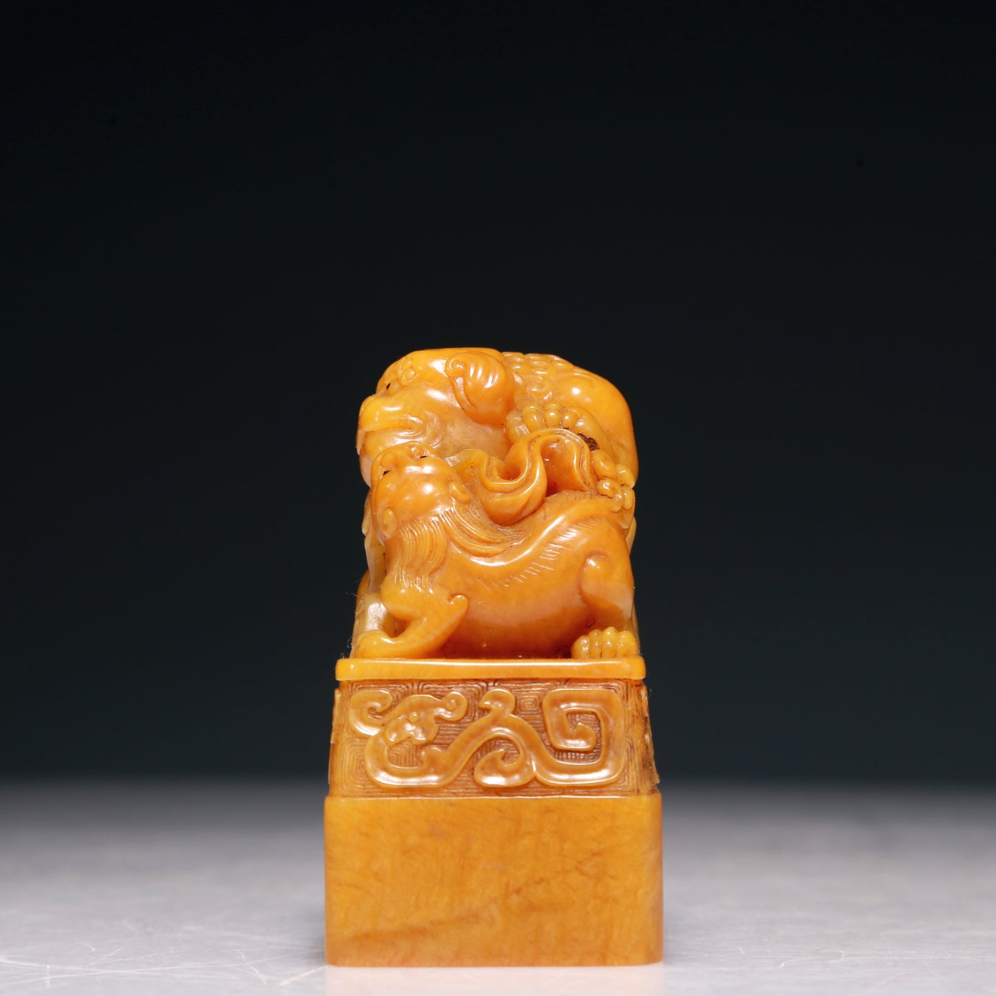 An Exquisite Tianhuang Stone 'Lion' Seal With A Zitanwood Box