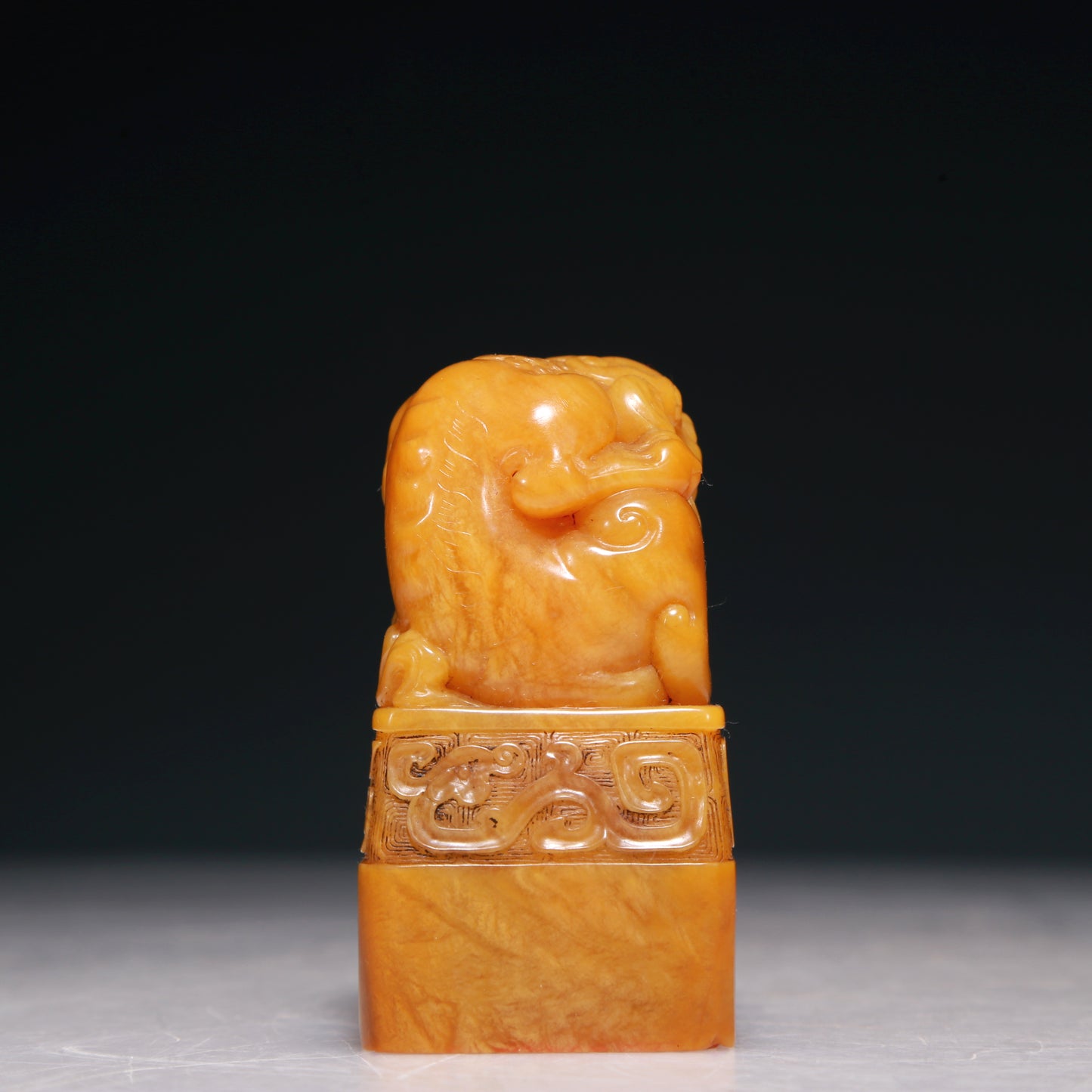 An Exquisite Tianhuang Stone 'Lion' Seal With A Zitanwood Box