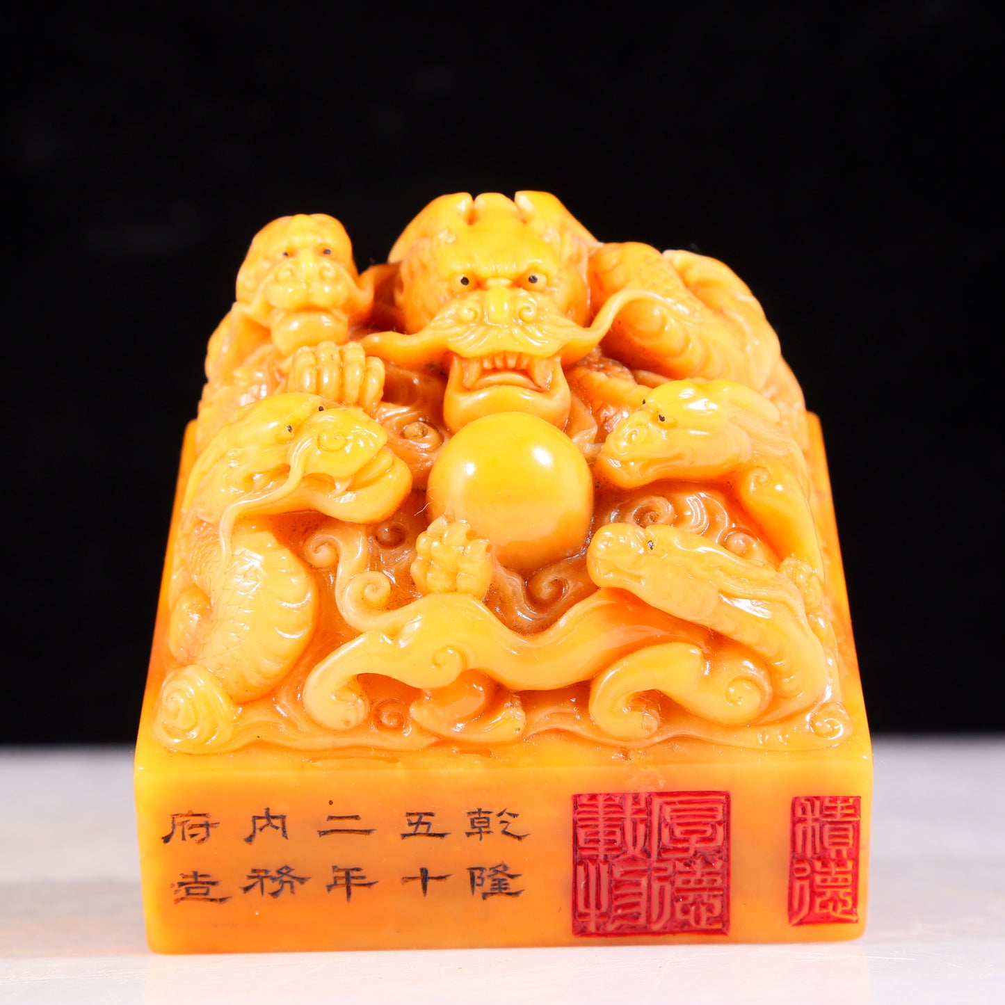 An exquisite Tianhuang stone auspicious cloud and dragon pattern seal