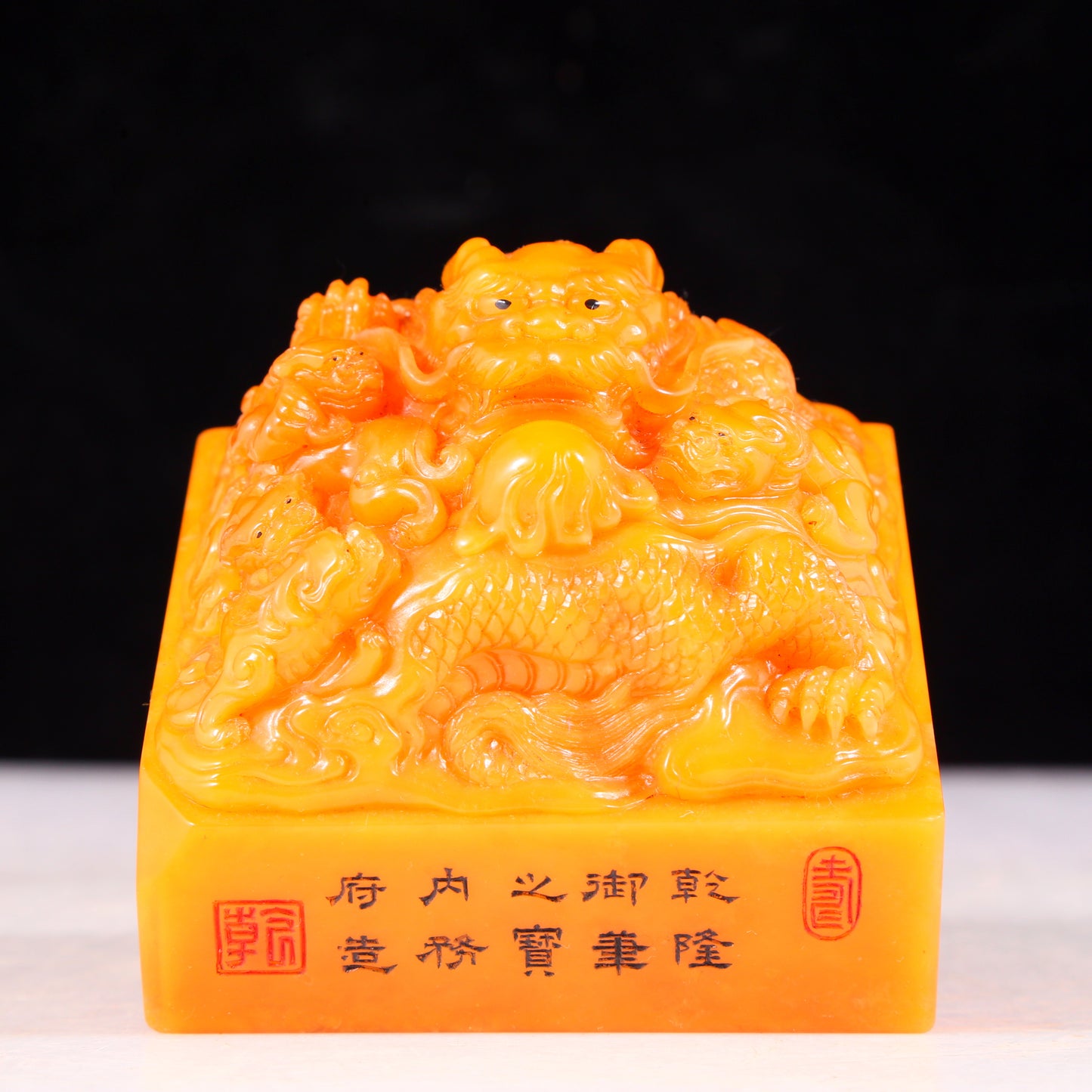 An exquisite Tianhuang stone auspicious cloud and dragon pattern seal