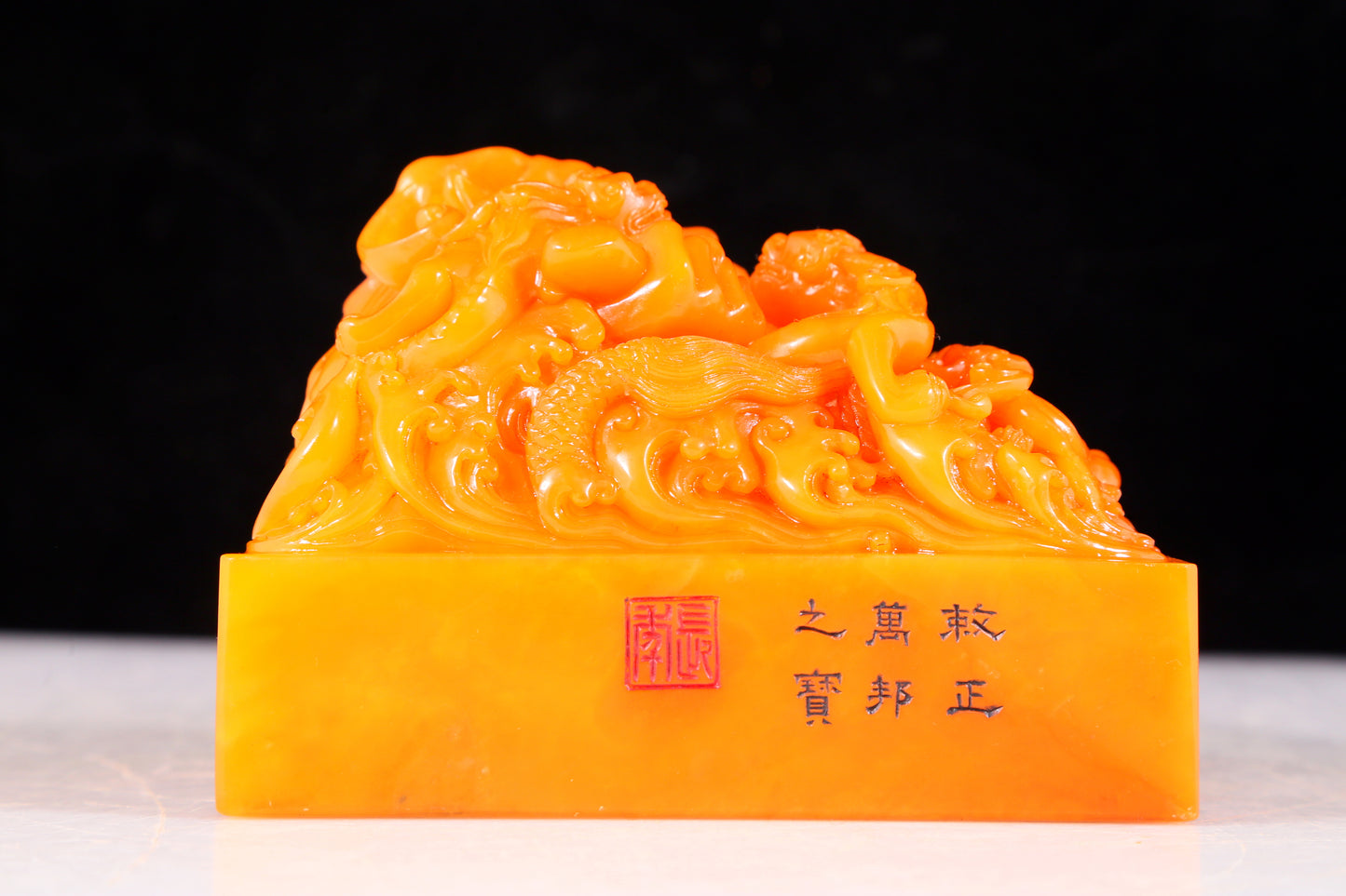 An exquisite Tianhuang stone auspicious cloud and dragon pattern seal