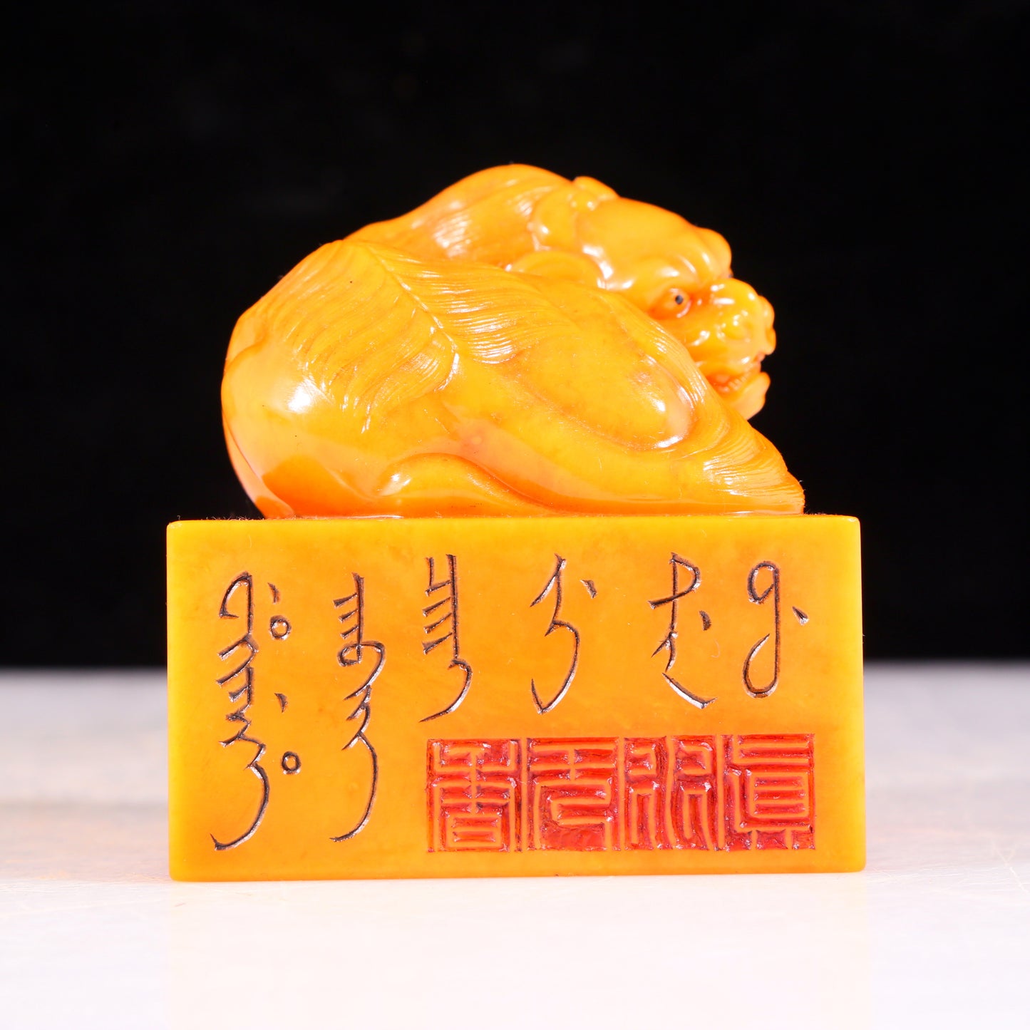 An exquisite Tianhuang stone lion seal