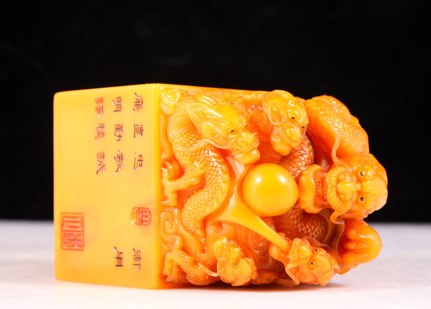 An exquisite Tianhuang stone auspicious cloud and dragon pattern seal