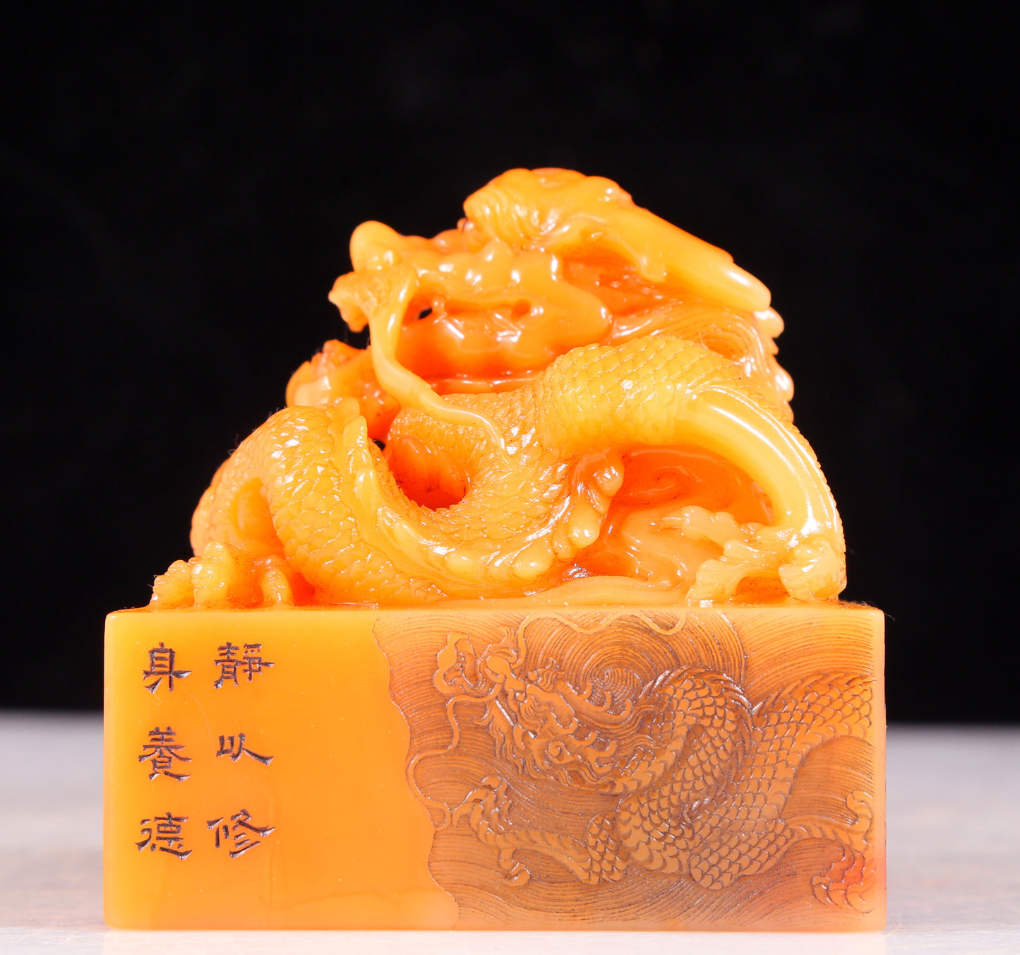 An exquisite Tianhuang stone auspicious cloud and dragon pattern seal