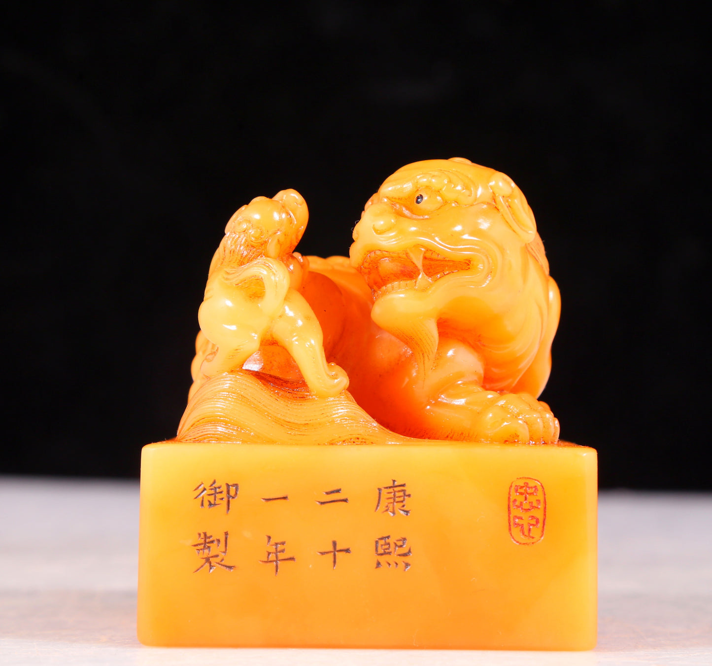 An exquisite Tianhuang stone lion seal