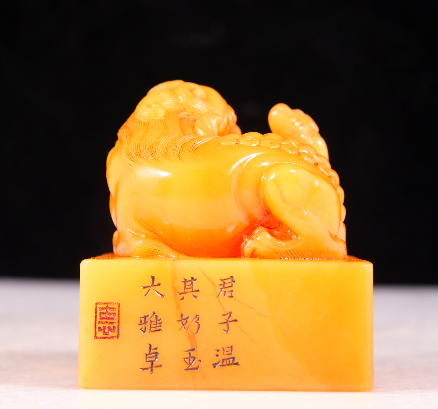 An exquisite Tianhuang stone lion seal