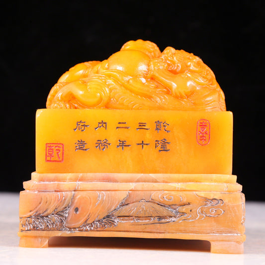 An exquisite Tianhuang stone auspicious cloud and dragon pattern seal